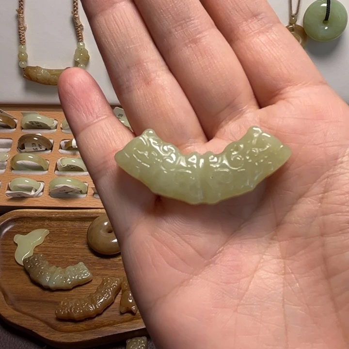 犯***王和田玉未镶嵌颈饰