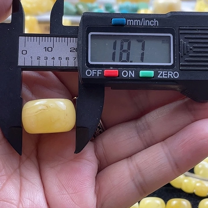 未镶嵌蜜蜡裸石25杂