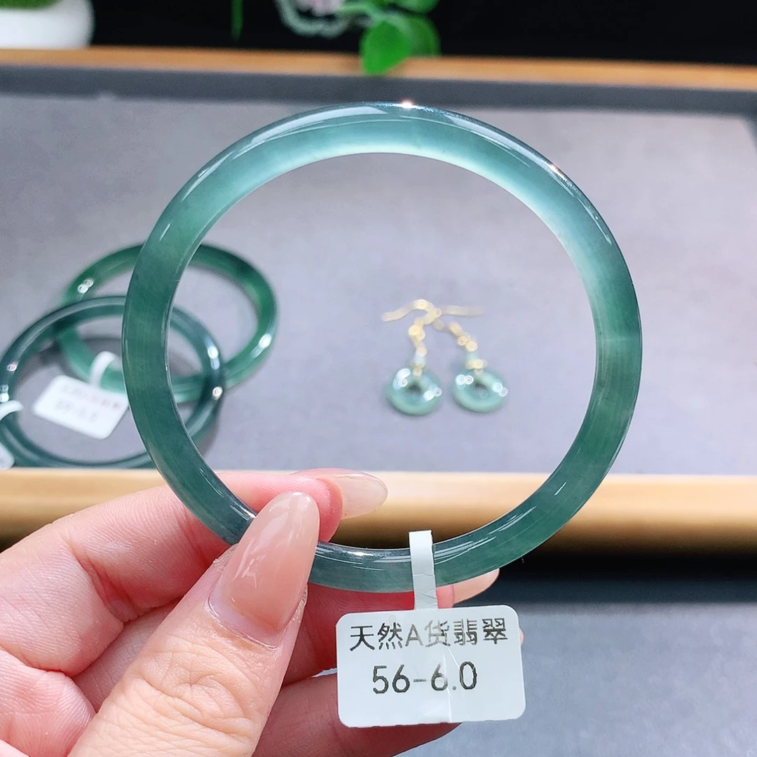 未镶嵌手镯（圆镯）翡翠