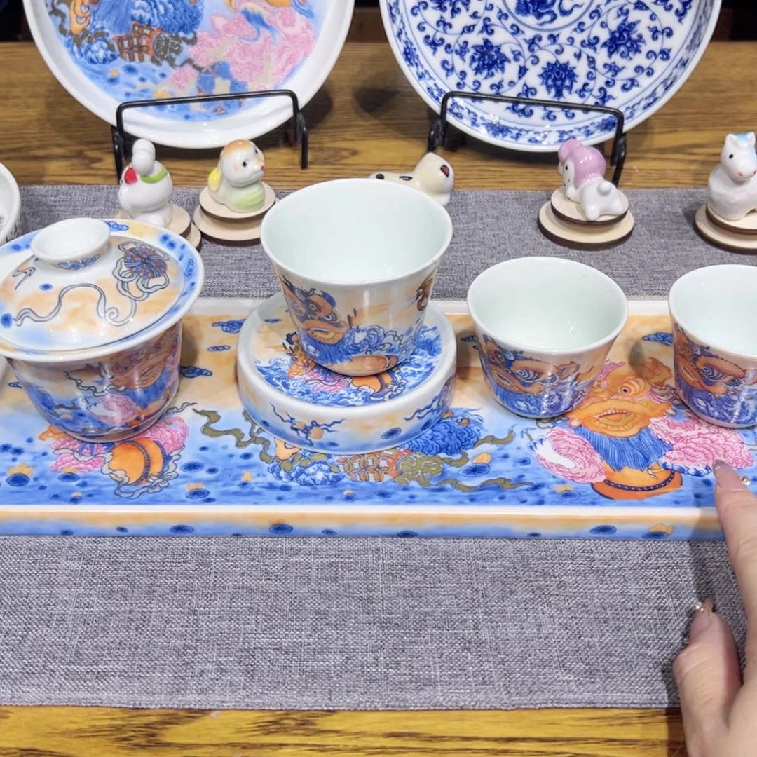 景德镇陶瓷艺术展在上海举办期间举行