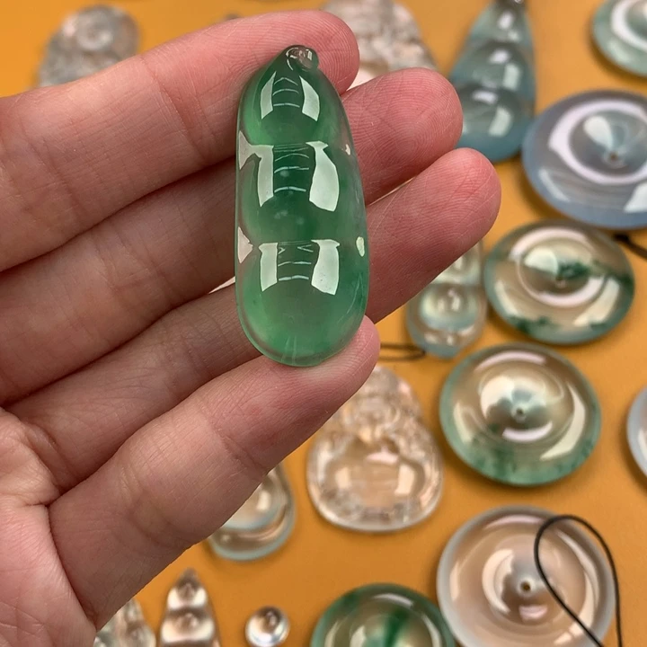 颈饰未镶嵌翡翠….