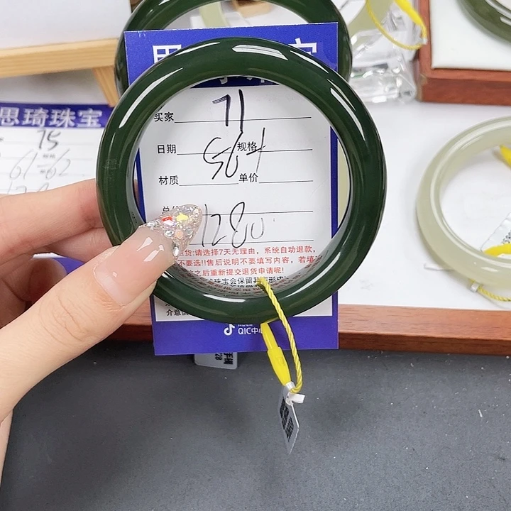 和田玉手镯未镶嵌