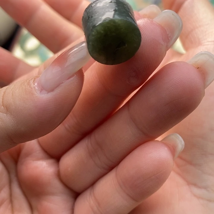 定制翡翠戒心未镶嵌屮**尨