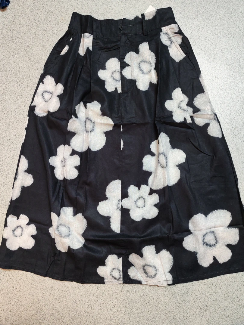 清风酷女郎广州黑底白花半身长裙