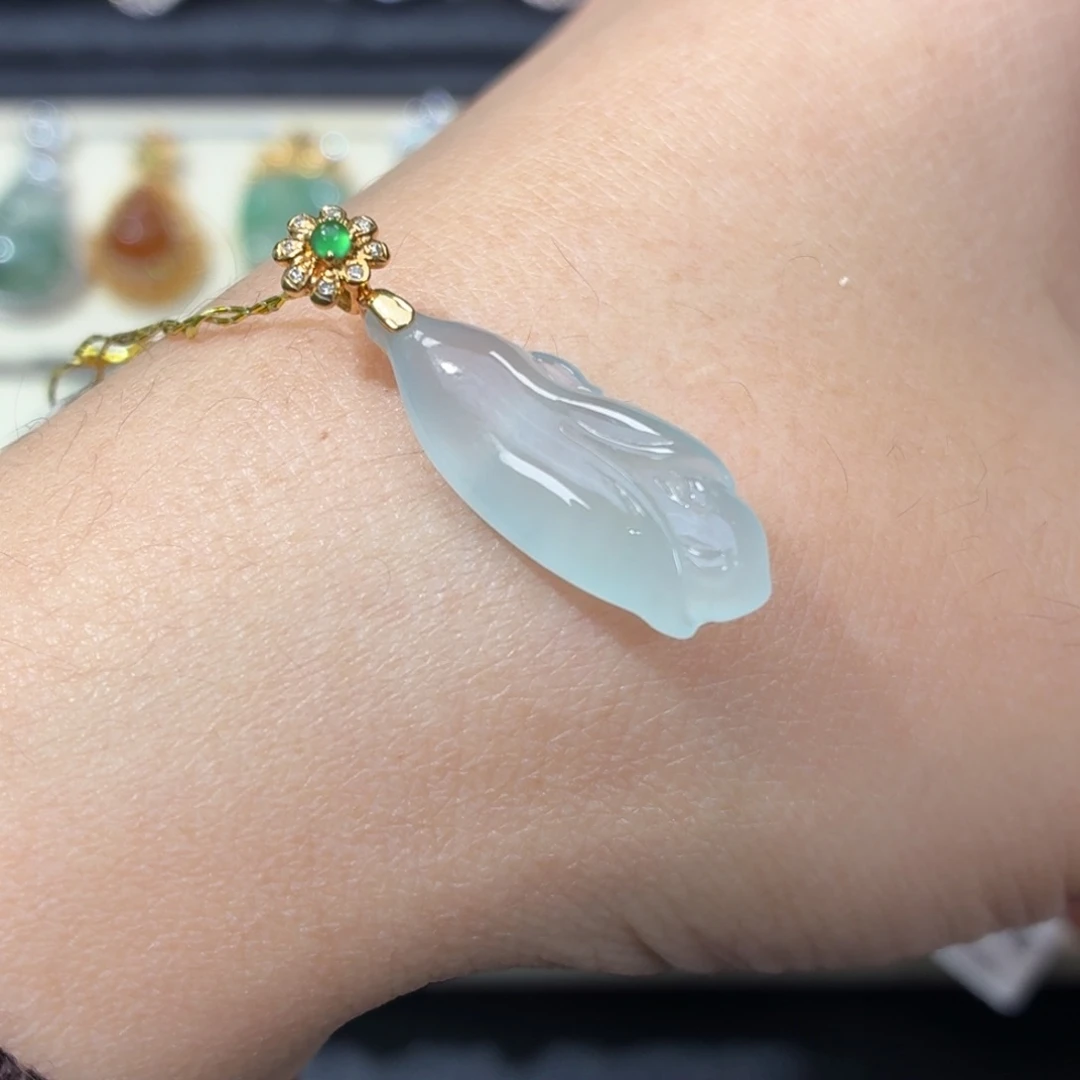 翡翠18K金镶嵌颈饰