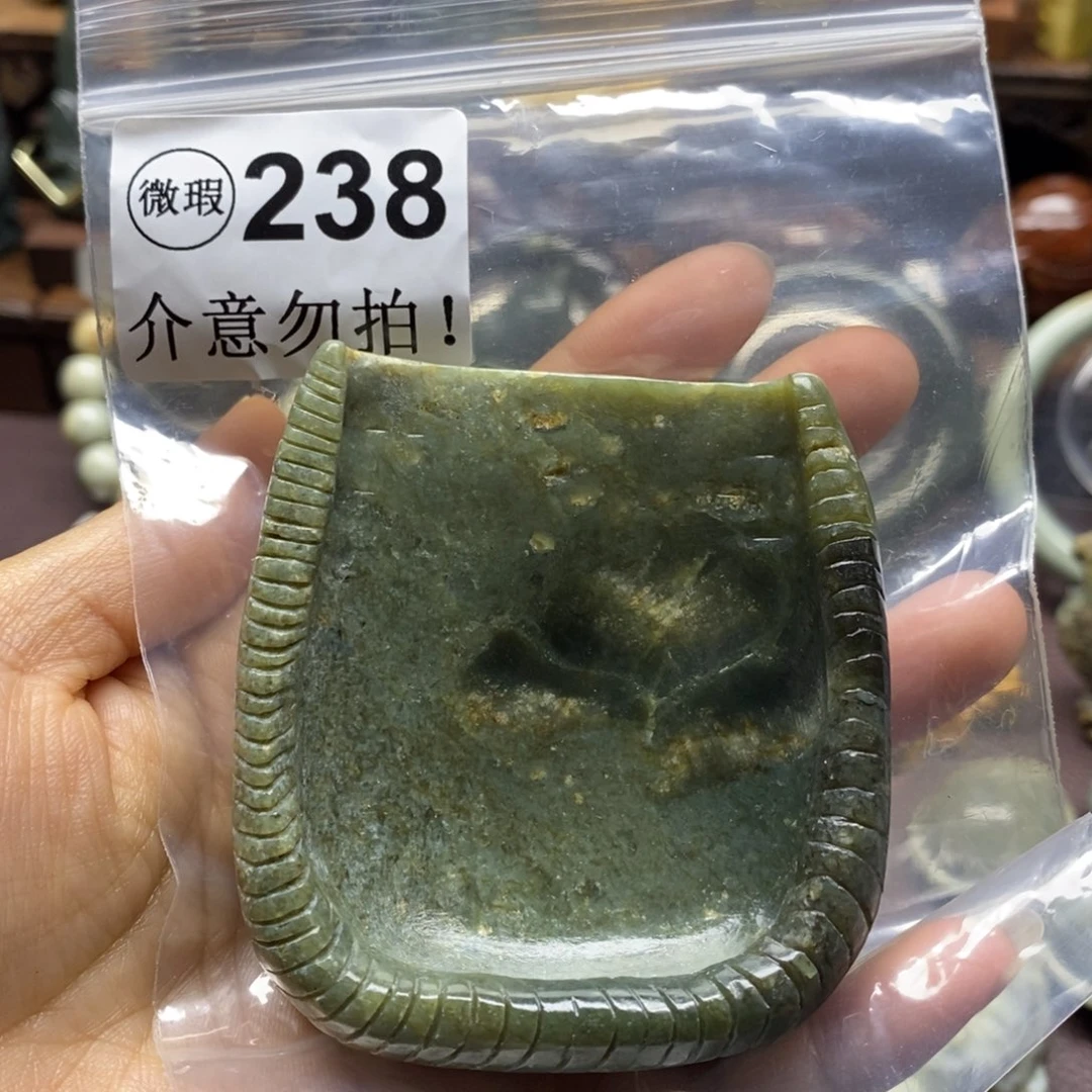 未镶嵌岫岩河磨玉（透闪石质玉）把件