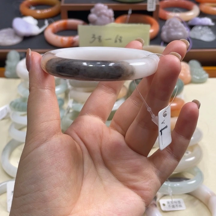 石英岩玉未镶嵌手镯