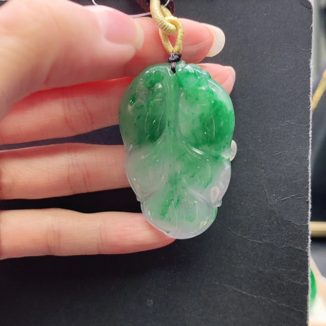 石英质玉未镶嵌颈饰树叶