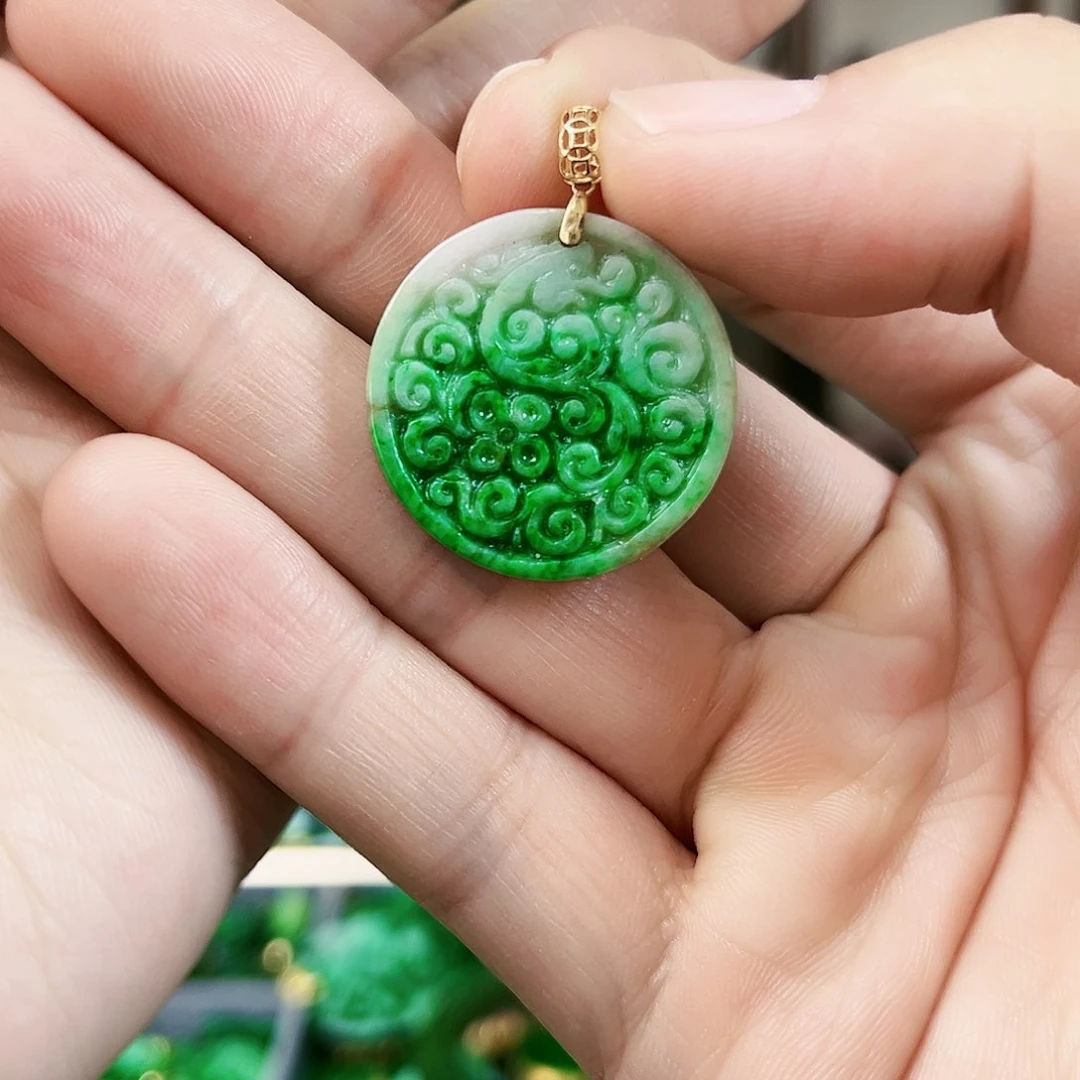 翡翠颈饰18K金镶嵌吊坠多样性