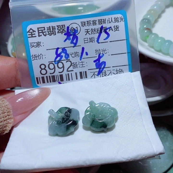 梦***儿翡翠未镶嵌颈饰我
