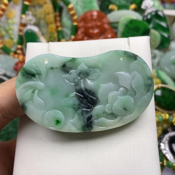 翡翠未镶嵌吊坠(赠链)