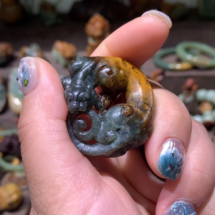 岫岩河磨玉（透闪石质玉）未镶嵌挂件深***名