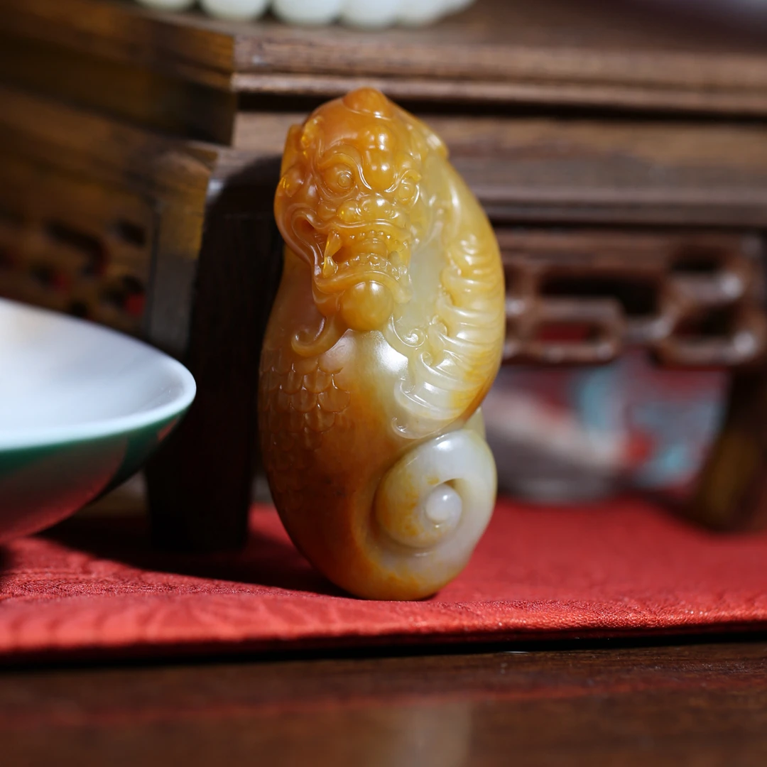 新疆和田玉黄沁鱼化龙挂件 张胜利老师作品