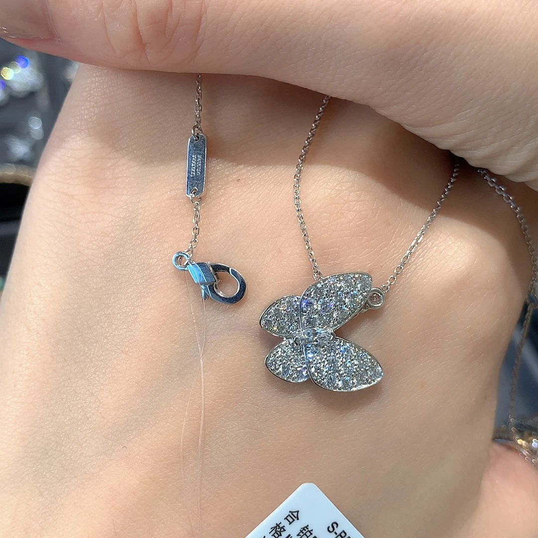 铂Pt950镶嵌实验室培育钻石颈饰满钻蝴蝶