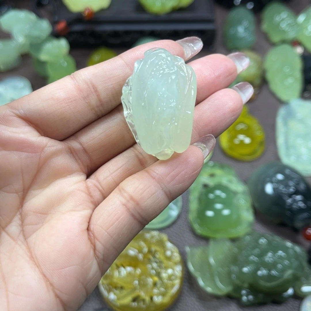 蛇纹石玉未镶嵌颈饰