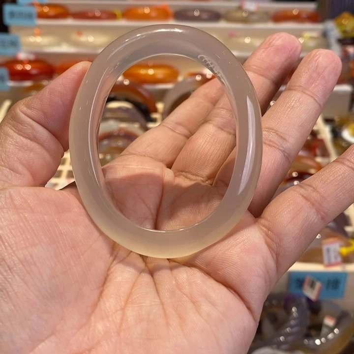 手镯玛瑙/玉髓未镶嵌害****?