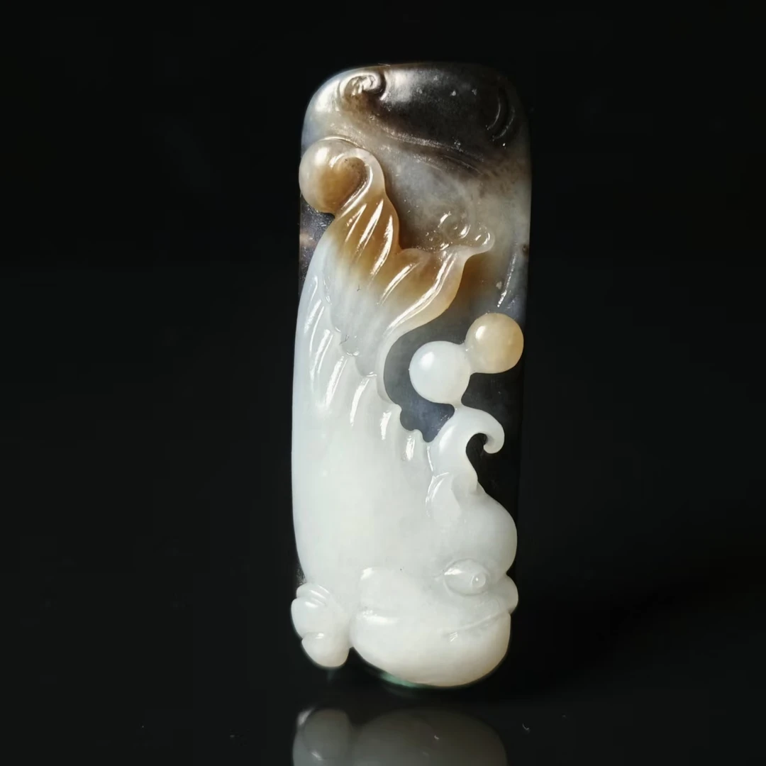 lot7115 富足有余 和田玉俄黑皮 55*21.5*10.3mm 22g