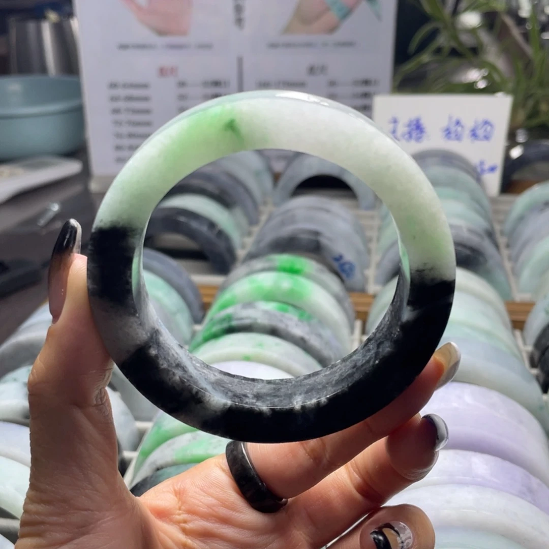 定制翡翠未镶嵌翡翠手镯