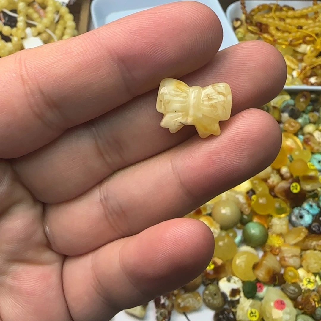 琥珀未镶嵌裸石0.82克