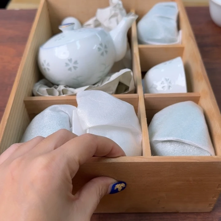 嗯*一个陶瓷物件哈哈哈哈