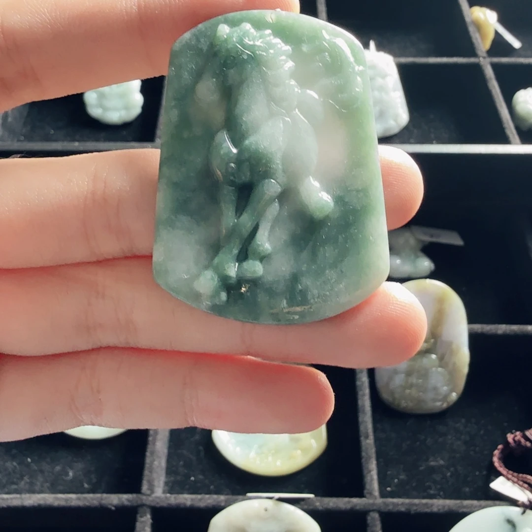 翡翠未镶嵌颈饰翡翠
