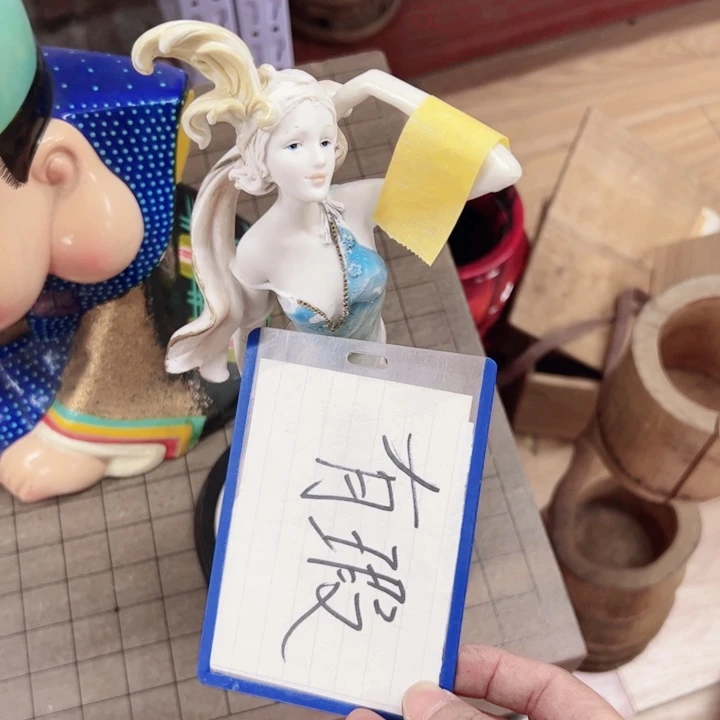 摆件有**容一个瓷器默认微瑕