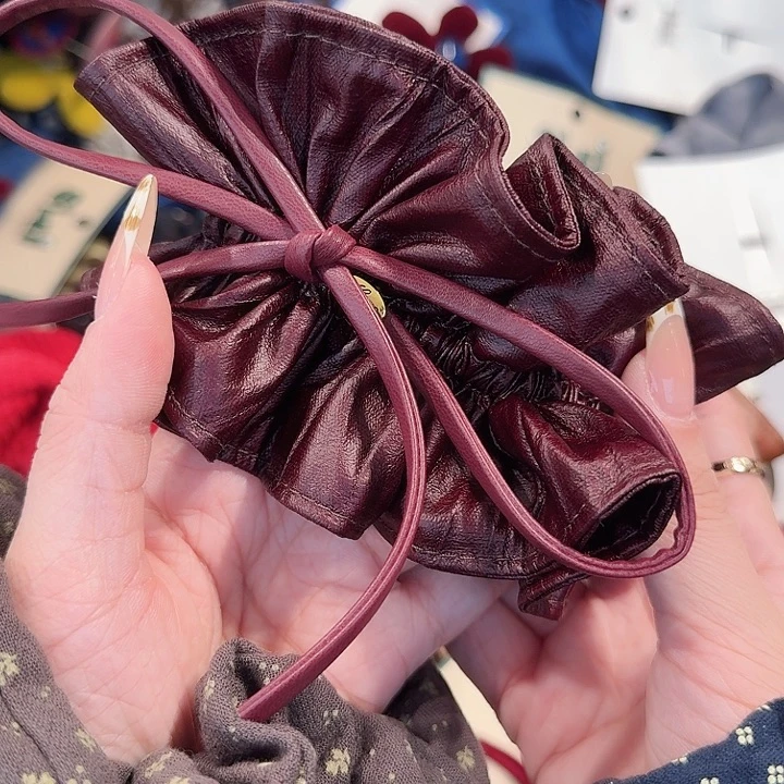深红色皮蝴蝶结小肠圈