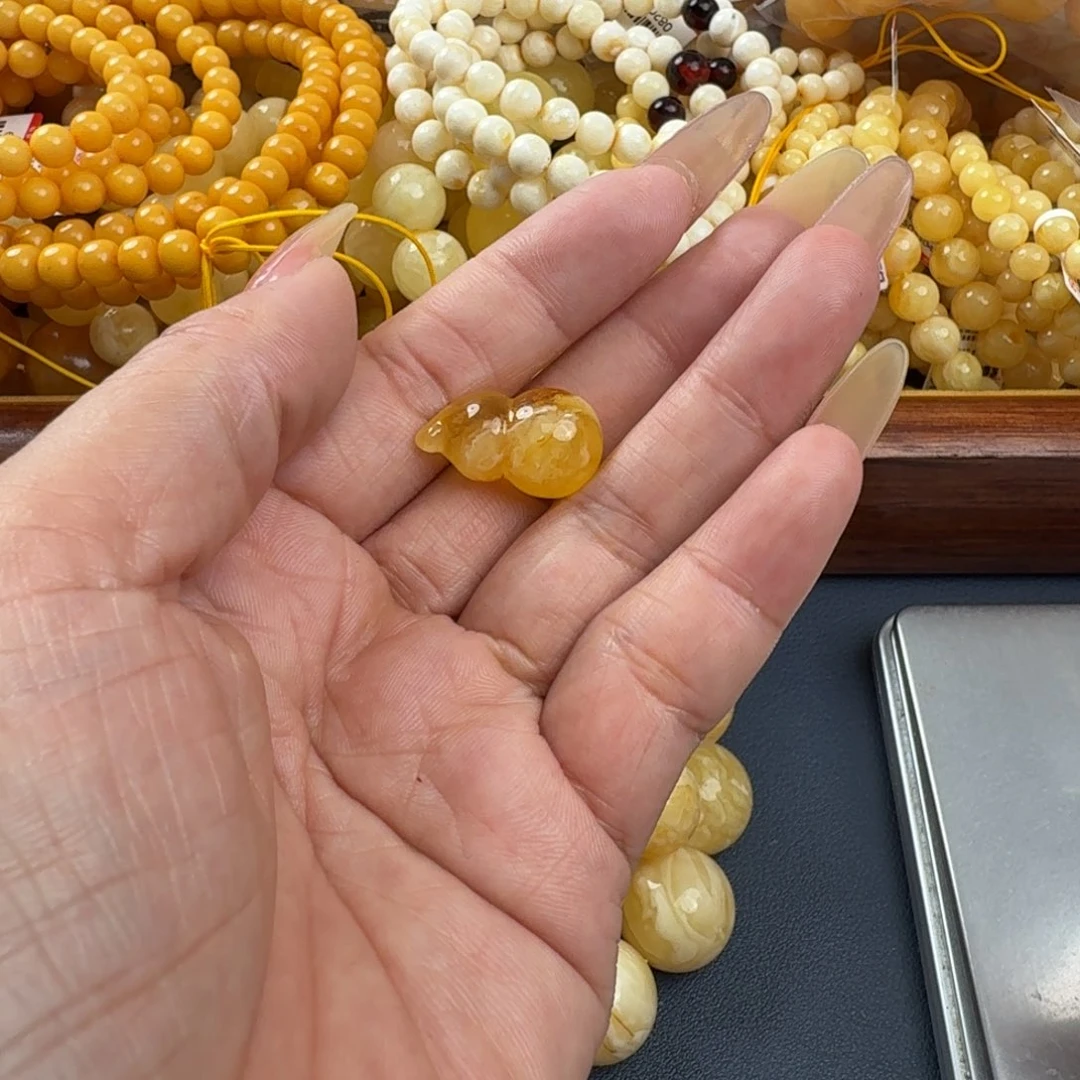 琥珀未镶嵌珠宝奇石