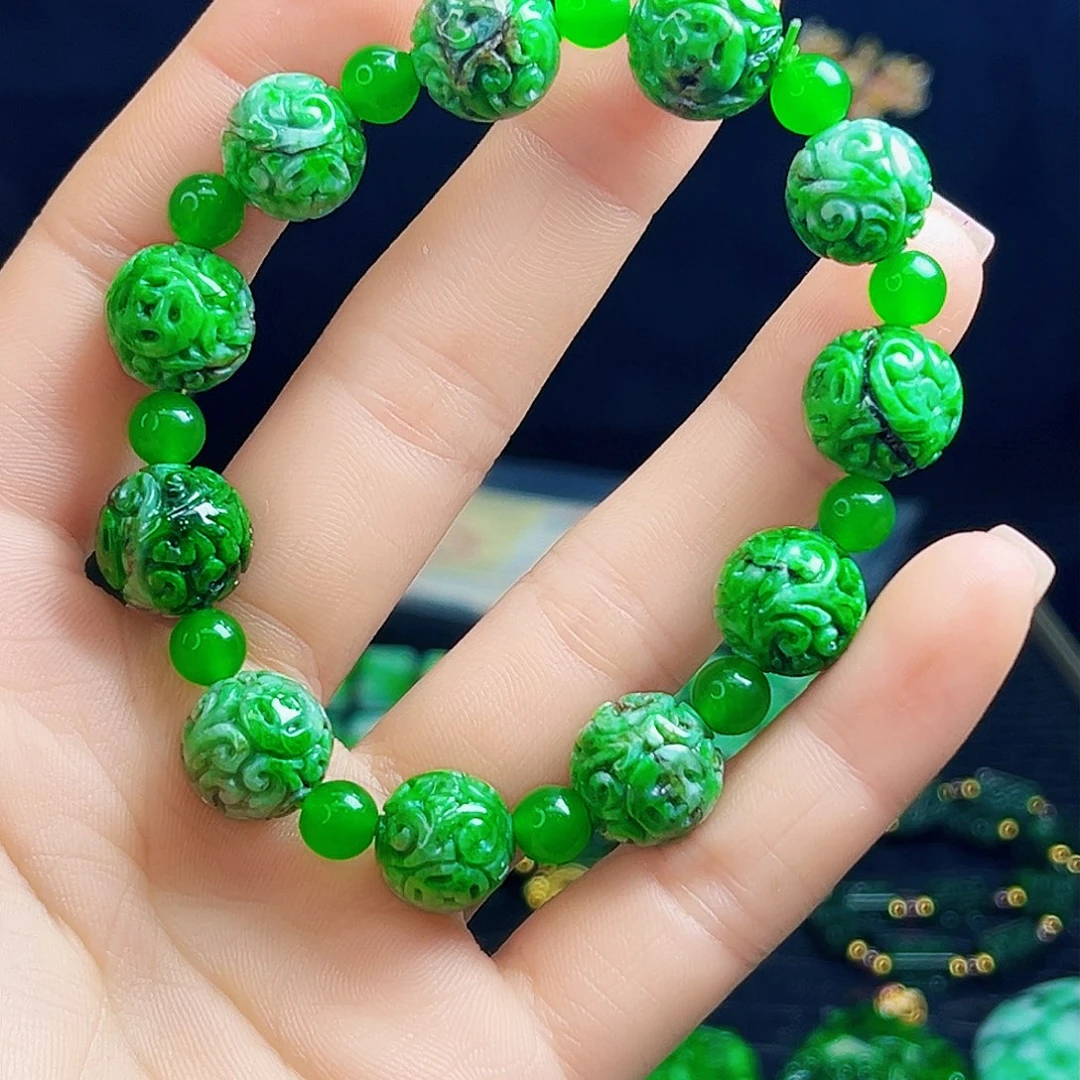 颈饰未镶嵌翡翠多样性