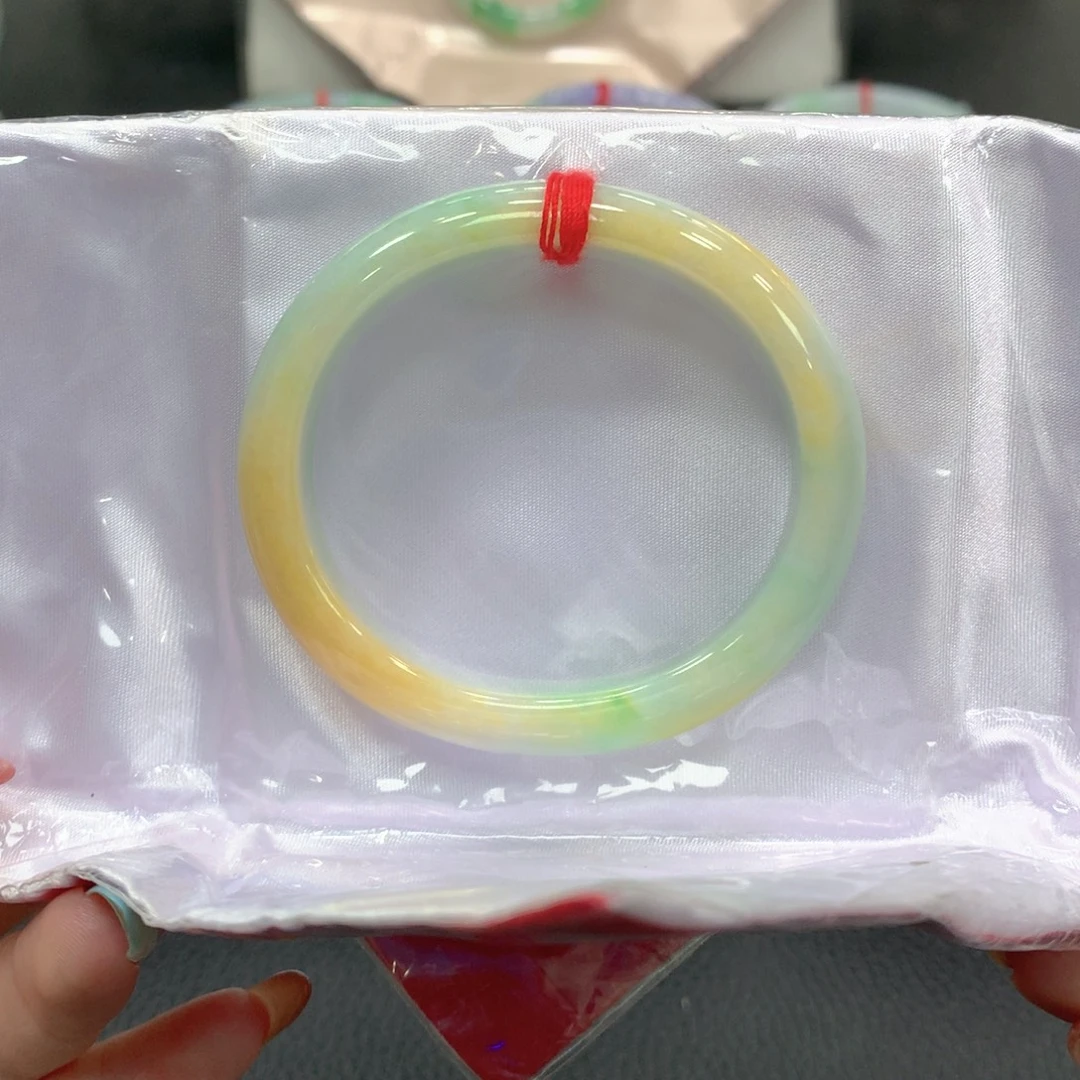 翡翠手镯未镶嵌贵妃