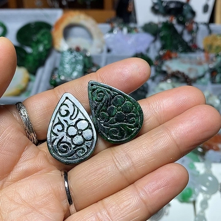 暗***影翡翠未镶嵌吊坠(赠链)