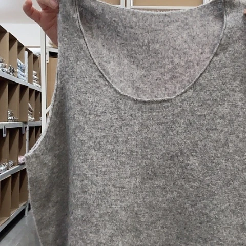 羊绒，灰色背心特价123456