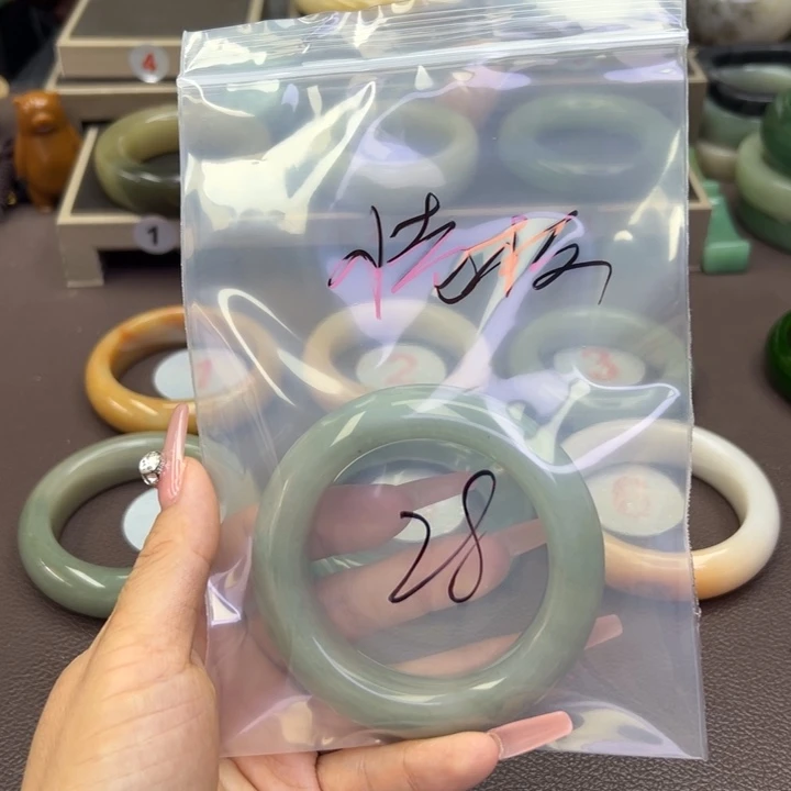 未镶嵌手镯石英岩玉屯****板