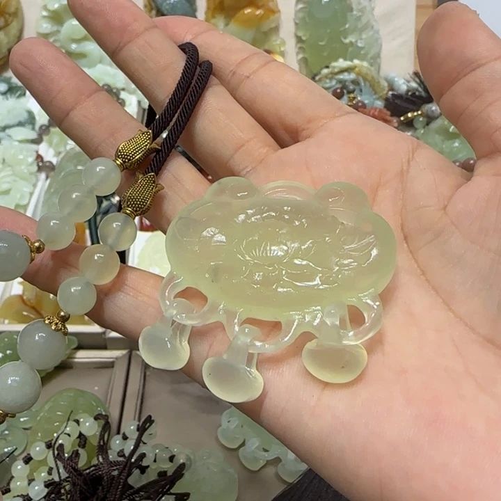 蛇纹石玉吊坠未镶嵌妙*