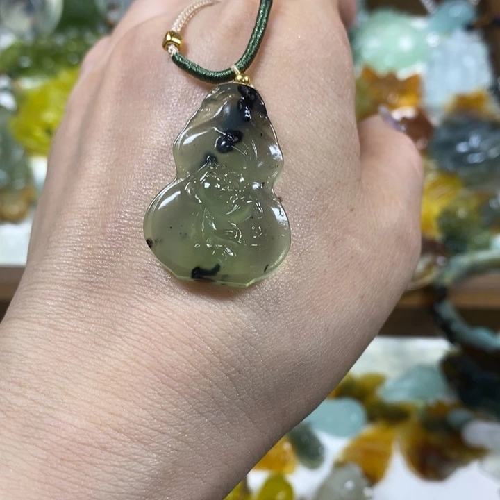 蛇纹石玉未镶嵌吊坠