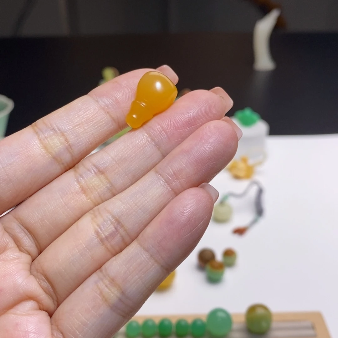 石英质玉（缅黄）未镶嵌颈饰