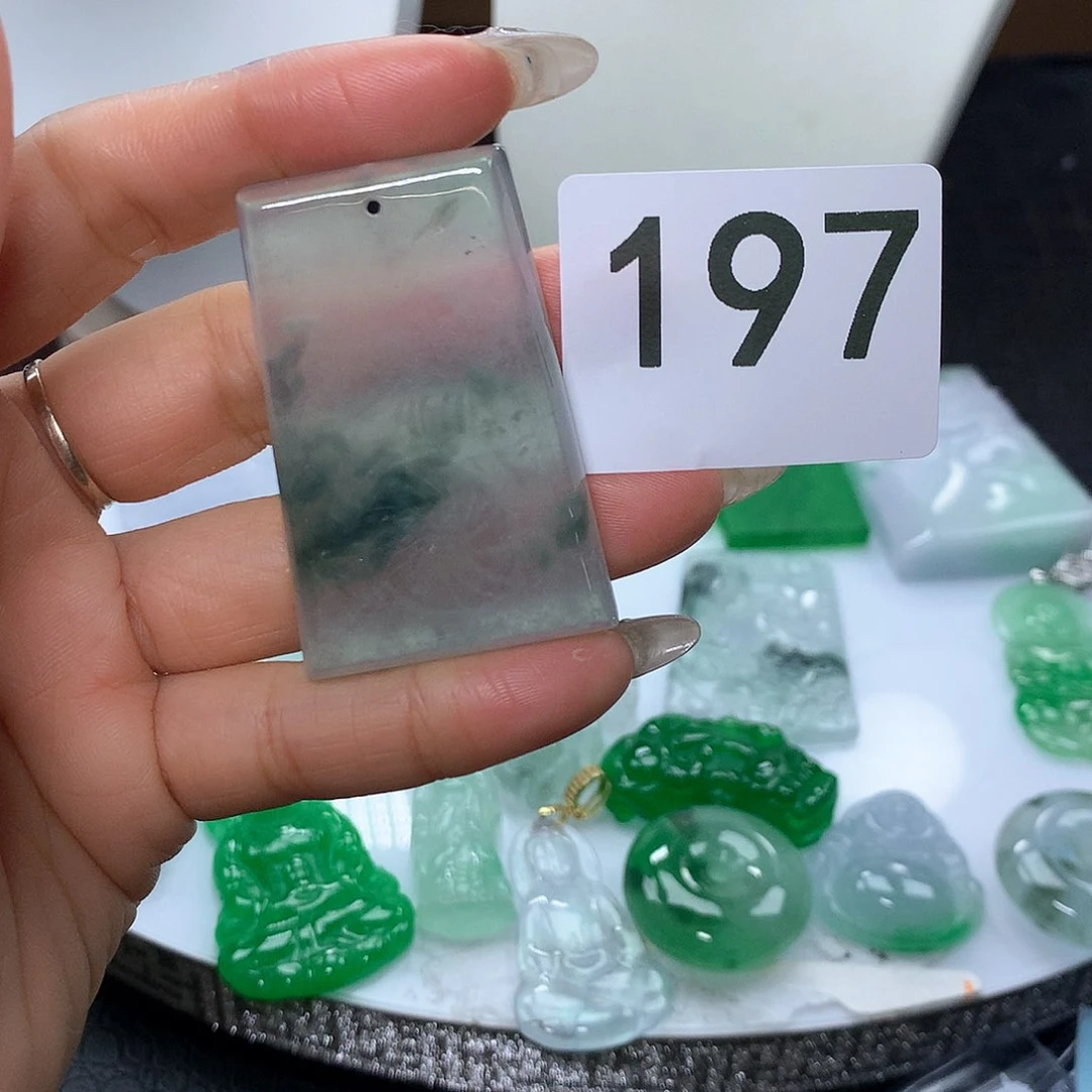 翡翠吊坠(赠链)未镶嵌