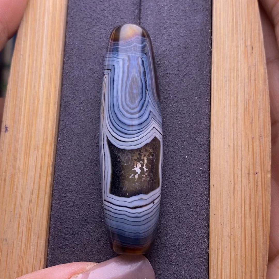 摆***生玛瑙/玉髓未镶嵌珠宝半成品
