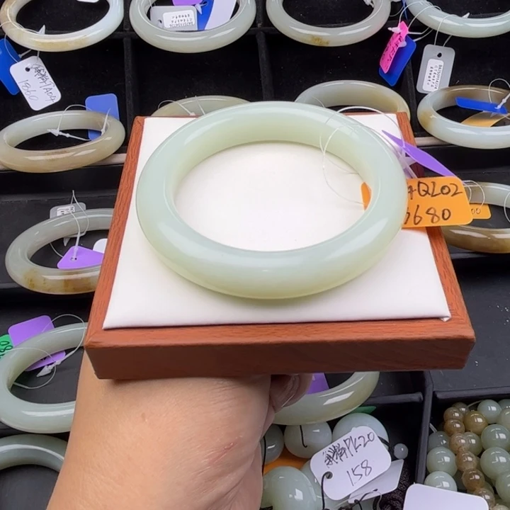 未镶嵌手镯和田玉七点