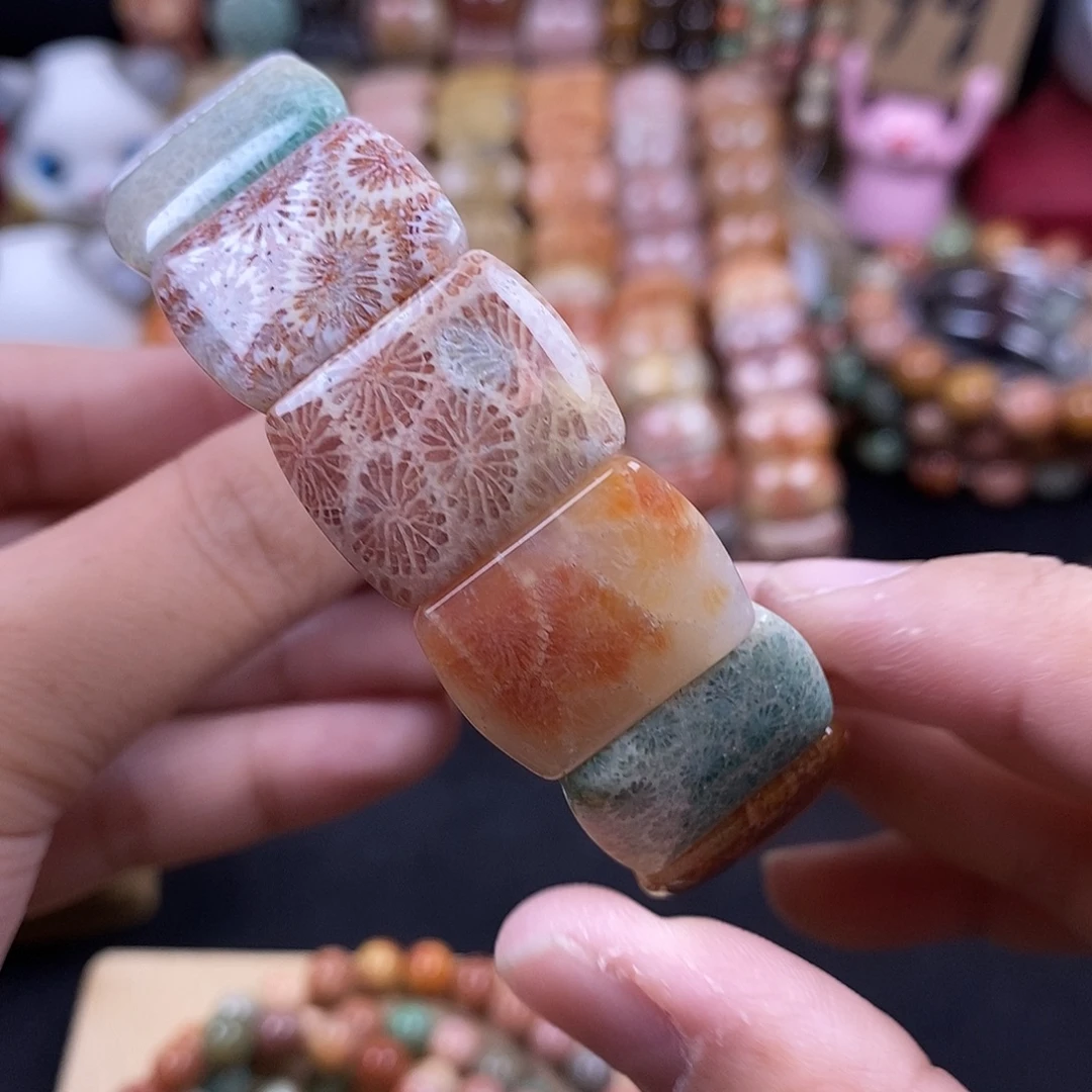 未镶嵌手牌硅化珊瑚（珊瑚玉）多宝花 34