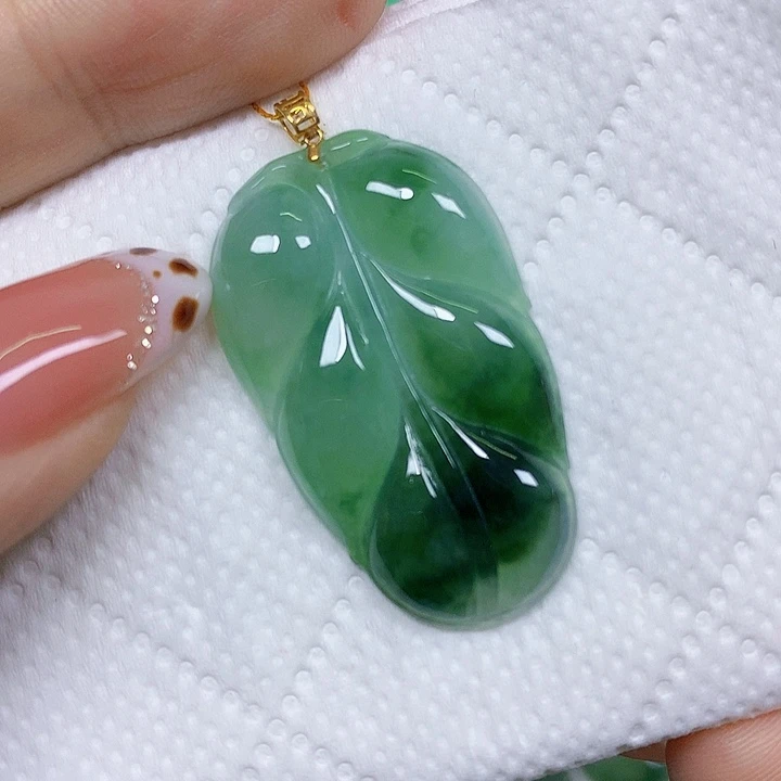 翡翠18K金镶嵌颈饰挂件