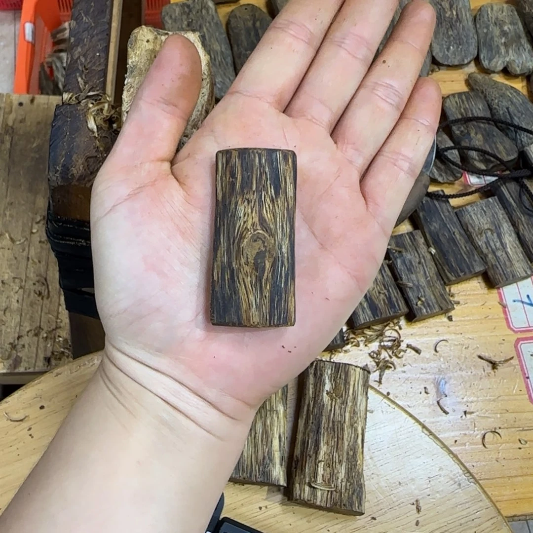 大***⁷沉香吊坠奇楠沉香.白奇素牌吊坠8.8克