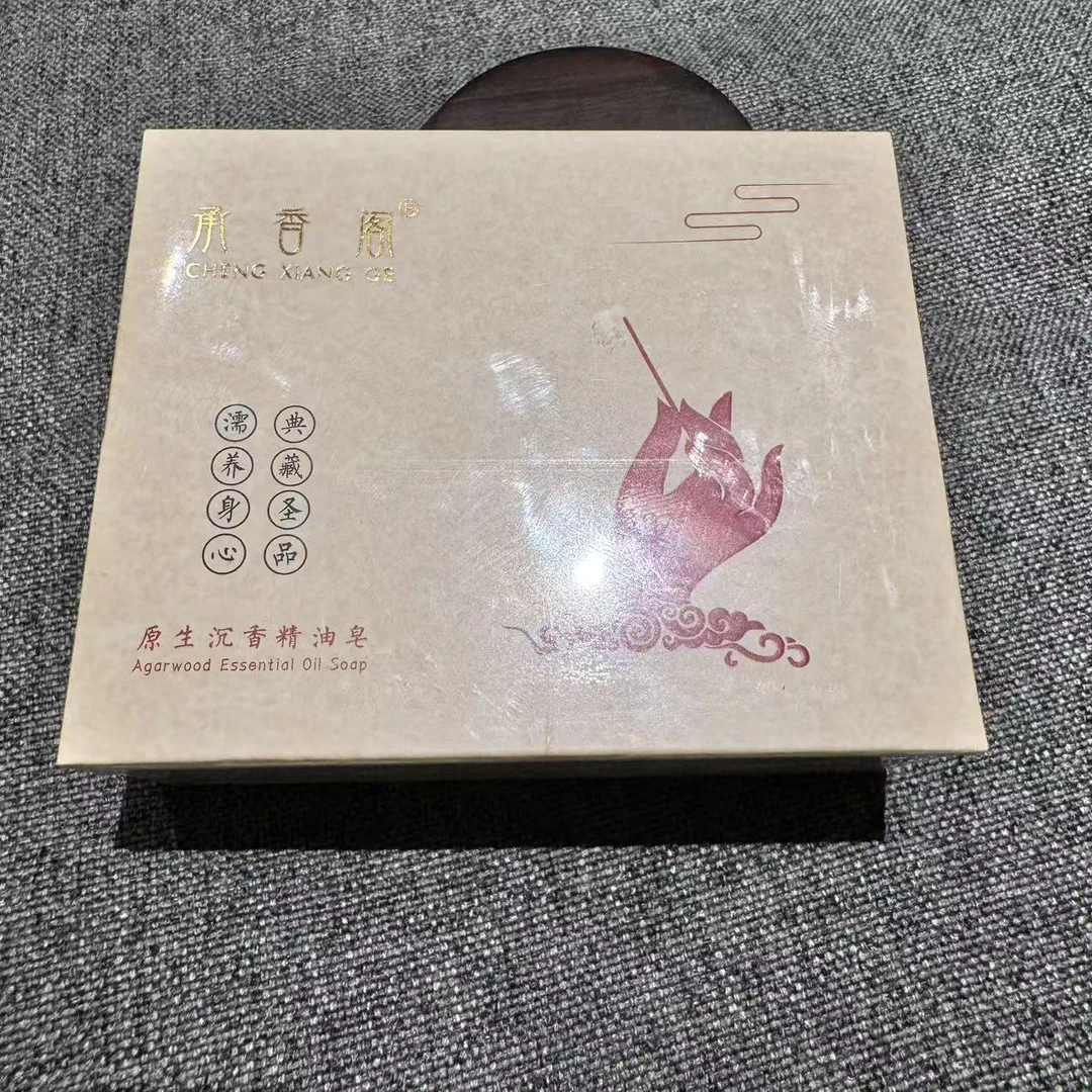 沉香金箔皂一个。