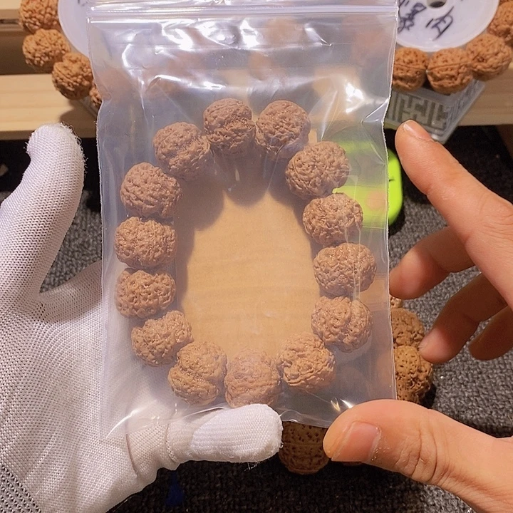 点***山吊坠金刚菩提这样你可以看到他了哈嘿嘿