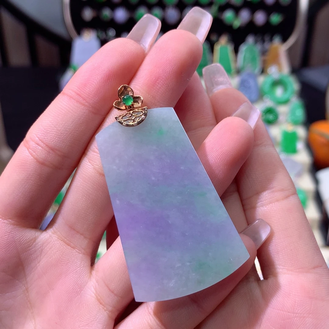 翡翠颈饰18K金镶嵌翡翠