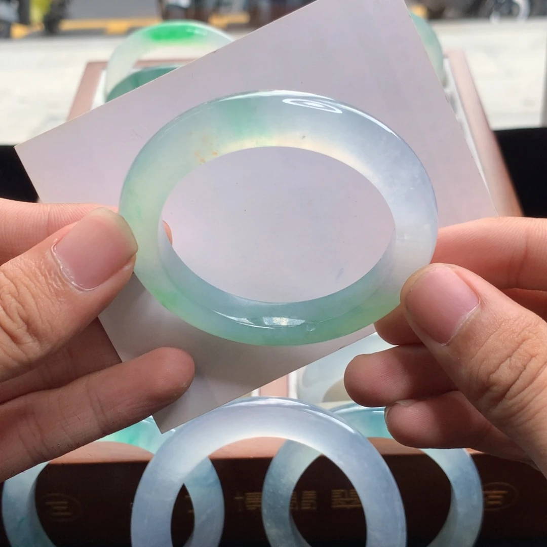 翡翠手镯未镶嵌正圈