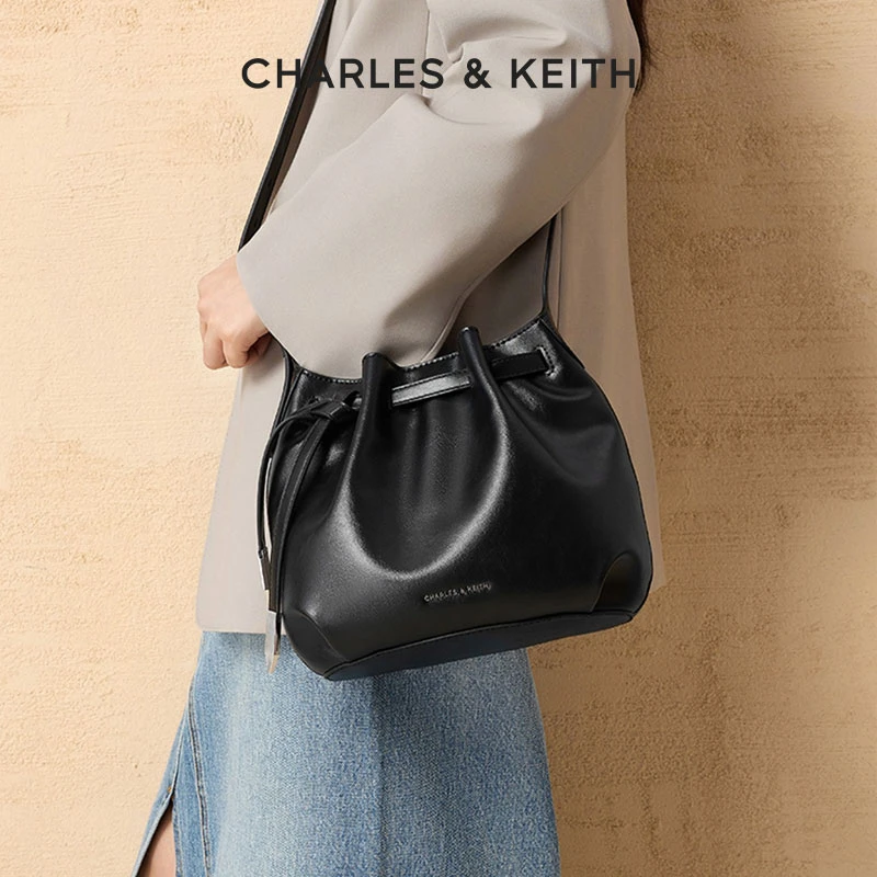 CHARLES & KEITH【琥珀风】25秋款时尚绑带单肩斜挎水桶包10271627