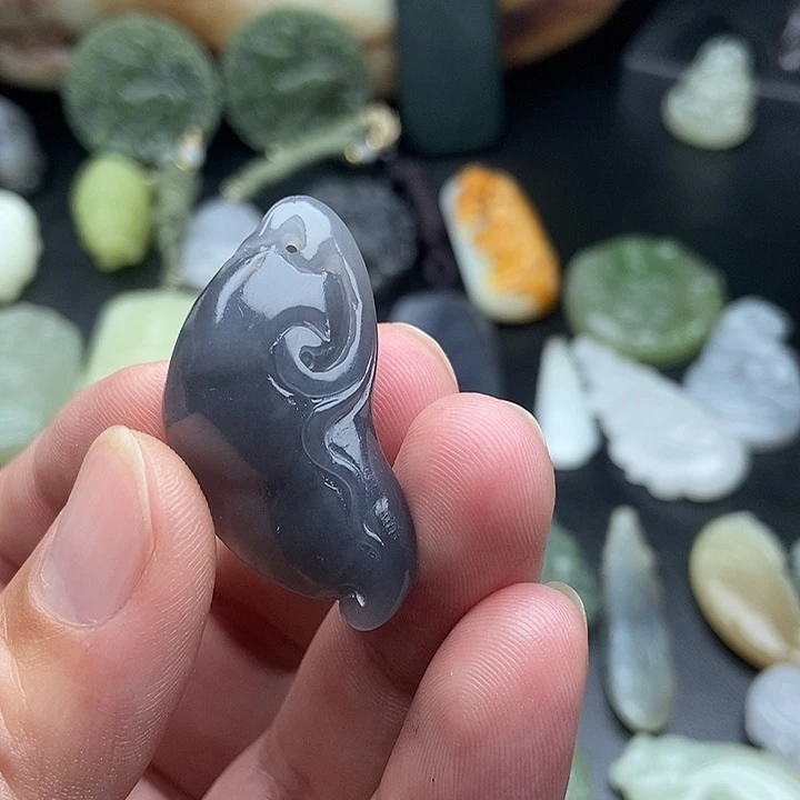 小****和田玉（糖玉）未镶嵌颈饰