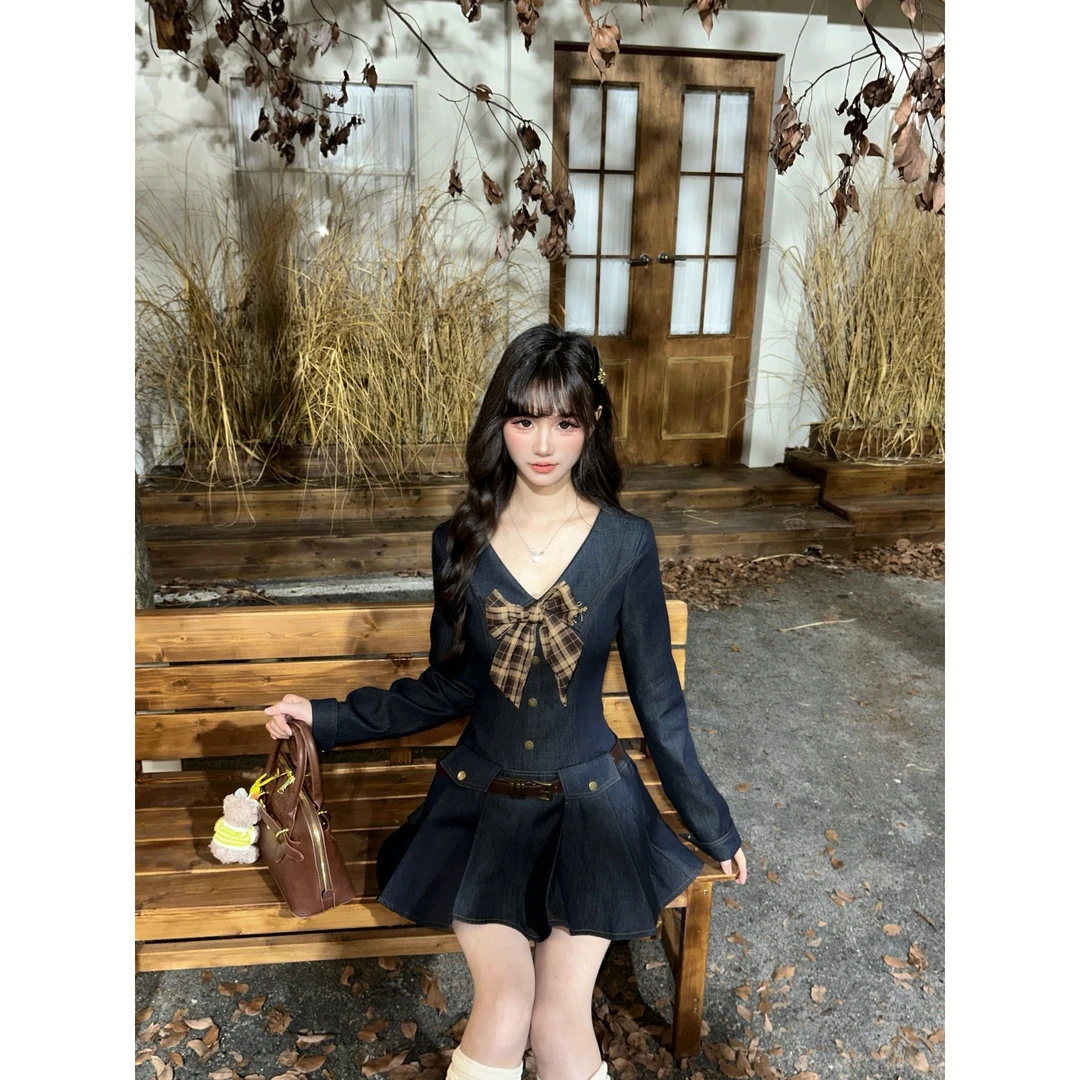越韩小鱼 香榭日记 韩系学院风穿搭软牛仔百褶裙收腰V领连衣裙女