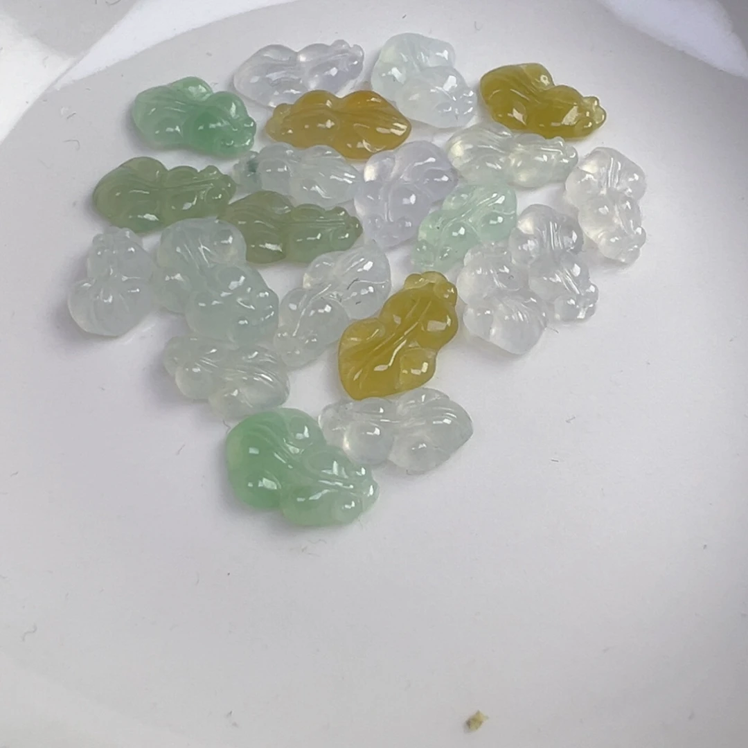 翡翠散珠金鱼一条